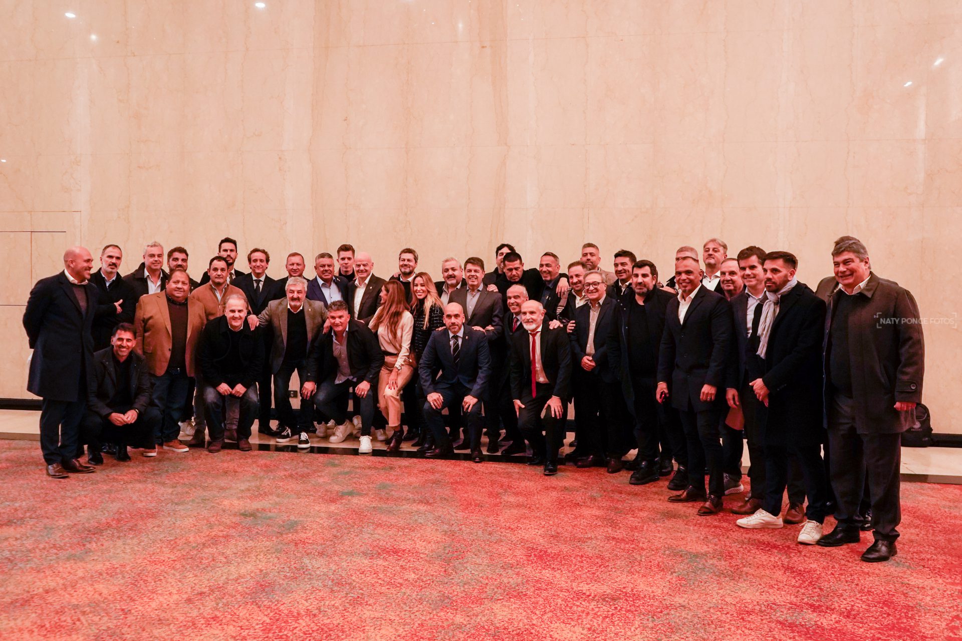 Los dirigentes de los clubes argentinos junto a Infantino.