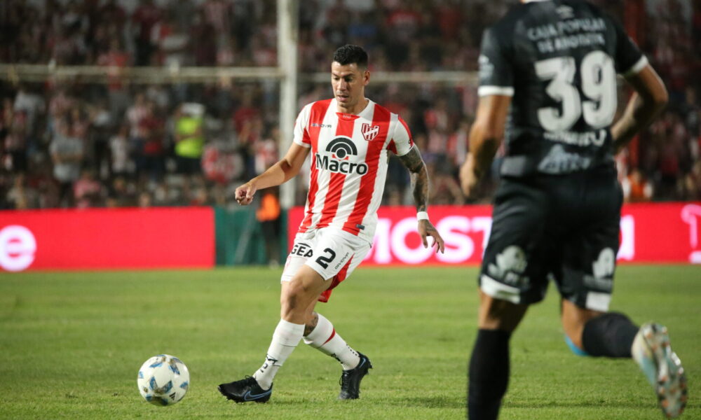 Instituto goleó 3 a 0 a Atlético Tucumán